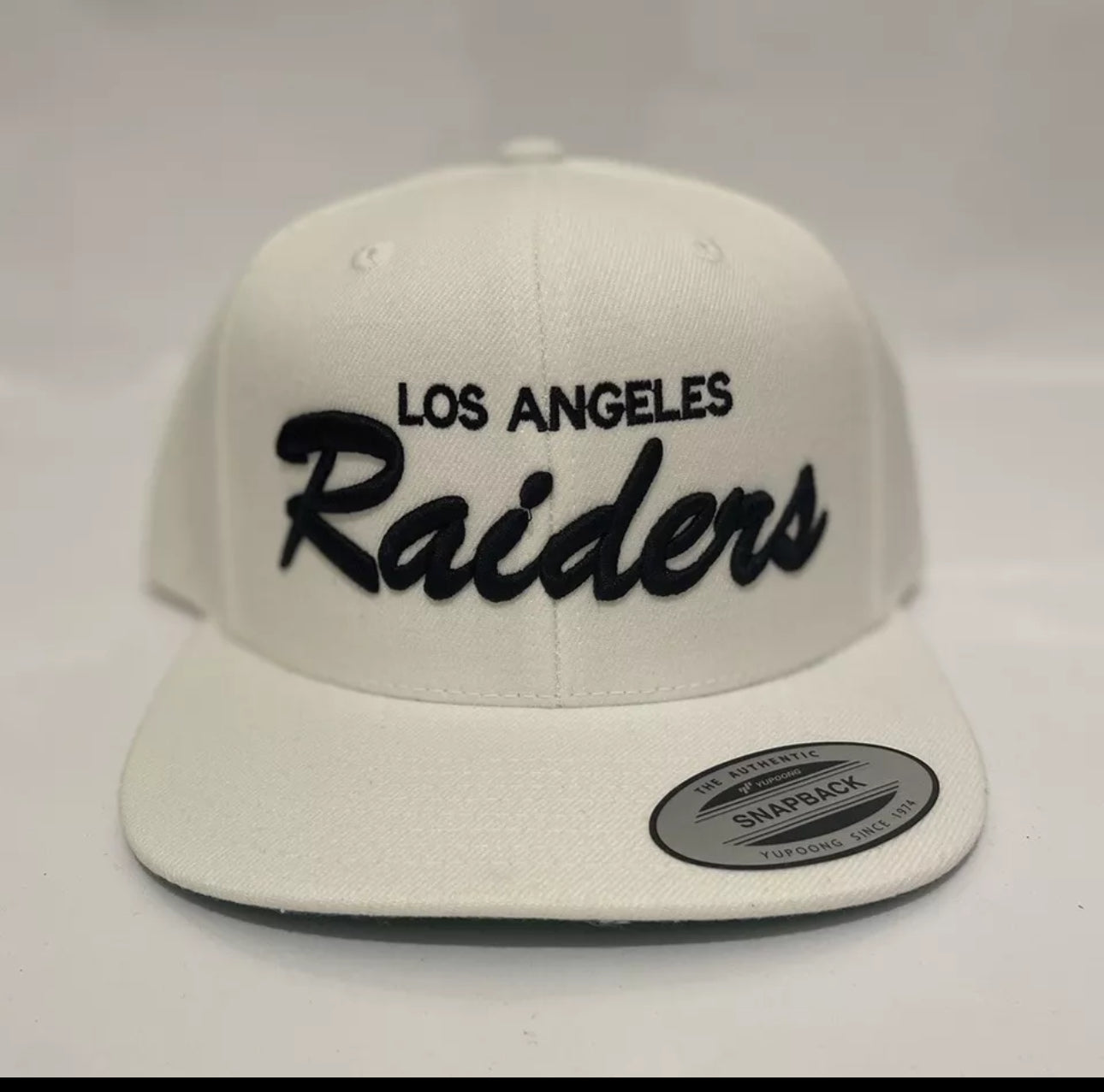 Gorra ajustable con visera ajustable clásica de Los Angeles LA Raiders con el logotipo de Los Angeles en color blanco